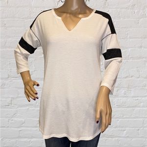 BKE Thermal Waffle Knit Raw Edge V-Neck Top Shirt Black White Size XS EUC